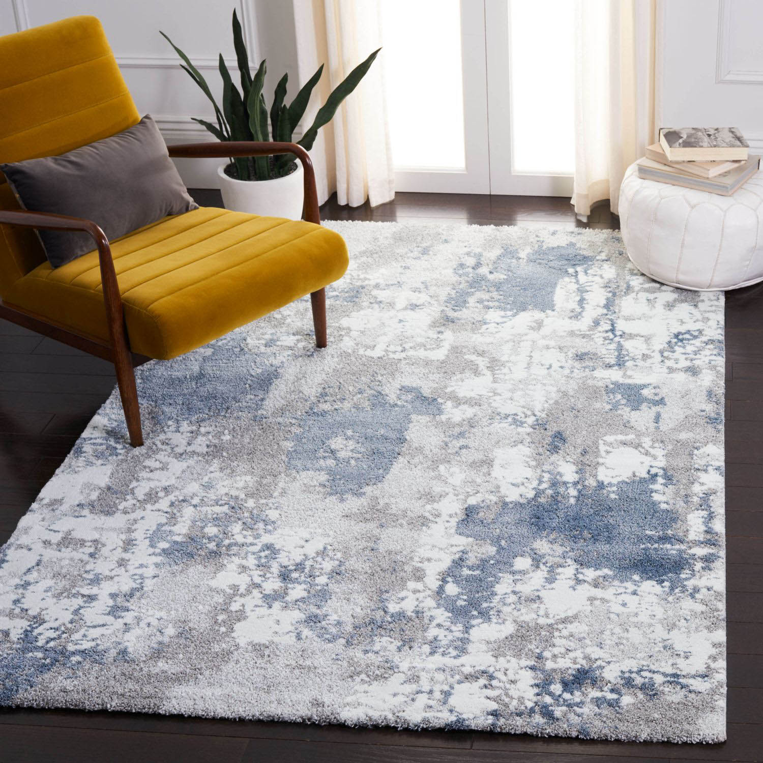 Century 339 2'-7" X 5' Runner Rug